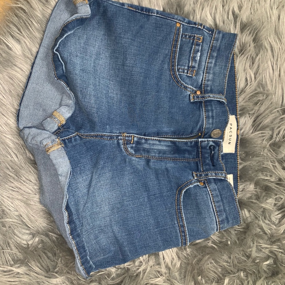 NEVER WORN HIGH RISE SHORTS